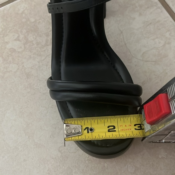 Michael Kors platform Sandal - Picture 7 of 7